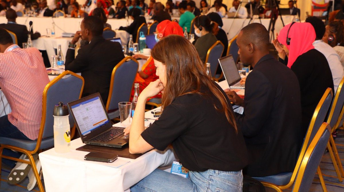 Johnnybrown_ke's tweet photo. Md Eva Molt from Save the Children Sweden gave her closing remarks, "While still holding ourselves accountable to them, it is our obligation to magnify children's voices." She said.
#StopWarOnChildren #CAACConference2022 @MargaretKiogora @nimomaureen1 https://t.co/BlEoAb1ffS