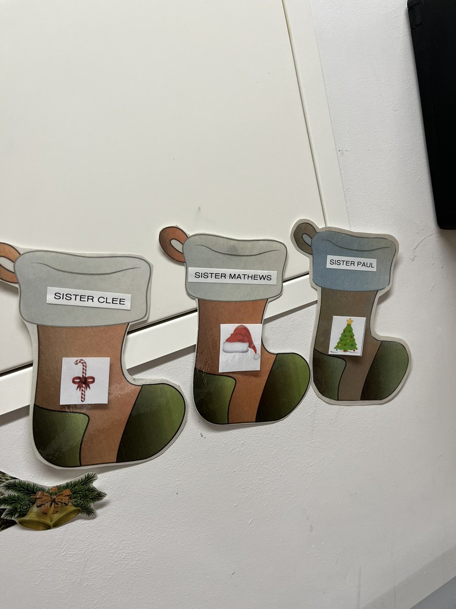 Missgablamb's tweet image. Its beginning to look a lot like CHRISTMAS on WARD 18. #chft 🎁🎄🎅🤶