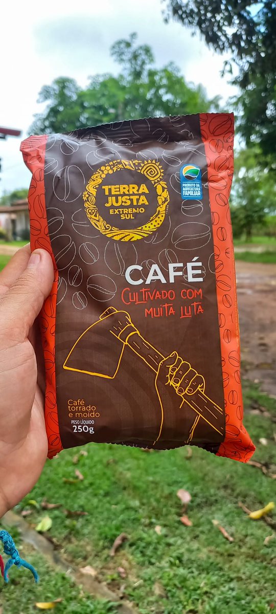 MST_Oficial's tweet photo. ☕O MST vai lançar o Café da Reforma Agrária, cultivado com muita luta pelas famílias nos assentamentos do extremo Sul da Bahia.

Nesta sexta (02), às 8h, na Escola Popular de Agroecologia e Agrofloresta Egídio Brunetto, Assentamento Jacy Rocha, Prado/BA
#todospelareformaagraria https://t.co/2typ3KLsqC