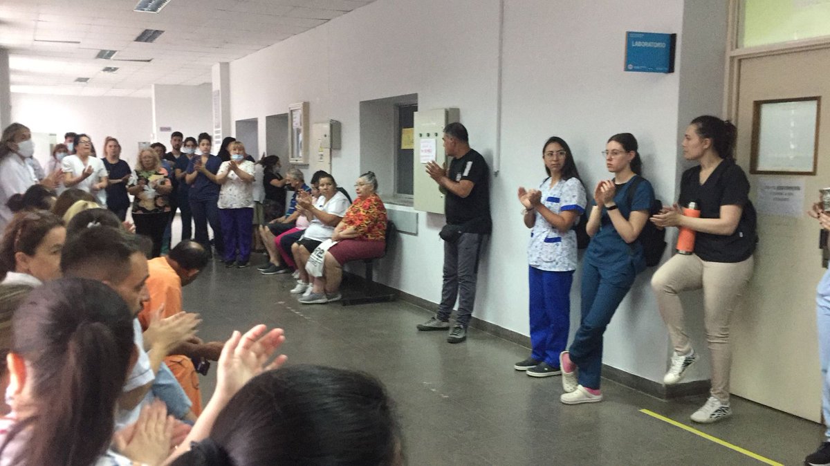 MedicosCivil's tweet photo. #cordoba
#SaludEnCrisis

Continuamos en Lucha por salarios dignos!!

Hoy asambleas en los Hospitales de Córdoba! 

01/12 
Paro y Movilización
#saludcbaunida https://t.co/qNRwai90RN