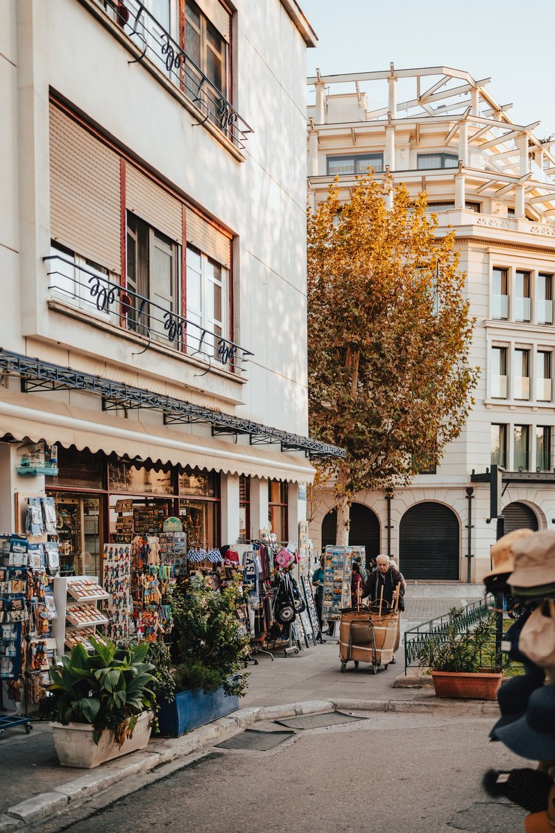 annvisuals's tweet photo. The lovely streets of Athens. 🇬🇷 
#streetphotohraphy #Athens #greece https://t.co/WmvAvlSb5S