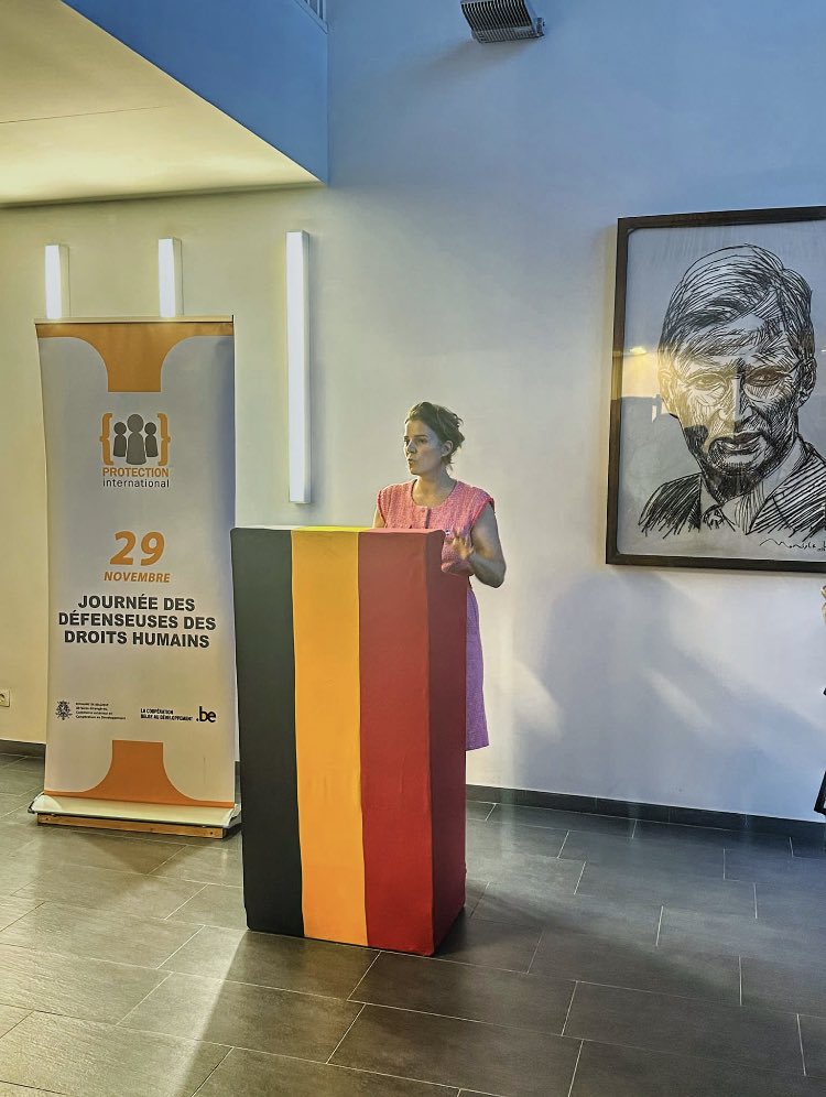 BelgiqueRDCongo's tweet photo. A l’occasion de la journée internationale des défenseuses des droits humains ce 29 novembre, 🇧🇪 et @ProtectionInt organisaient une exposition mettant à l’honneur des femmes 🇨🇩qui se distinguent par leur engagement pour les droits, la démocratie et la paix #OrangeTheWorld #16Days https://t.co/d5RkUqyEQH