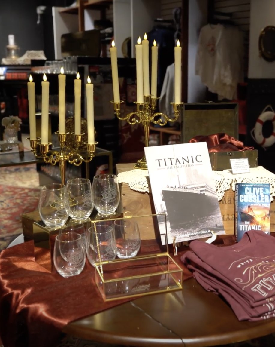✨One of our favorite rooms of the exhibition is undoubtedly the gift store, where you will find gifts for your loved ones and avid Titanic fans. 🎄Surprise them with a gift full of history and symbolism this holiday season. Tickets: titanicexhibition.com/nyc/ #TitanicExhibition