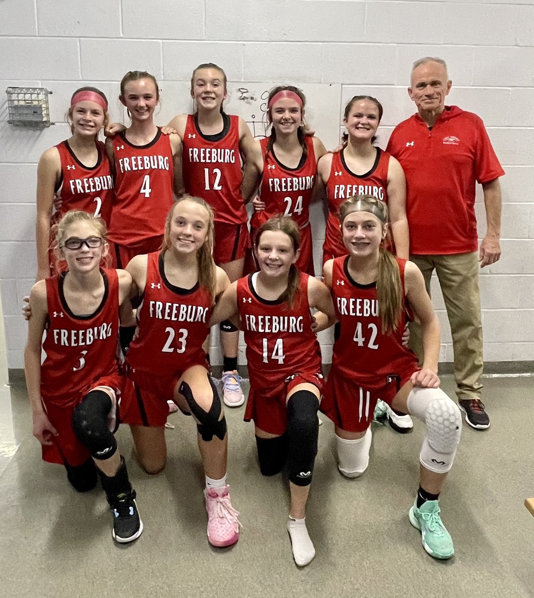 matttrout27's tweet photo. So incredibly proud of this group of 7th Graders. Capped off another middle school undefeated season at 15-0 and career 27-0. Those butt kickings in STL when you were younger have made you stronger & better. #futuremidgets #gohornets @Freeburg70 @FburgGirlsBball @SoWestILHSSport https://t.co/xCiybFl5uI