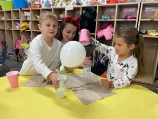 SummitDriveES's tweet photo. Check out these scientists in Mrs. Smoak's kindergarten class. They learned how to blow up a balloon using a water bottle, baking soda, and vinegar. They also made elephant toothpaste! #summitdriven https://t.co/MmYNUSghu3
