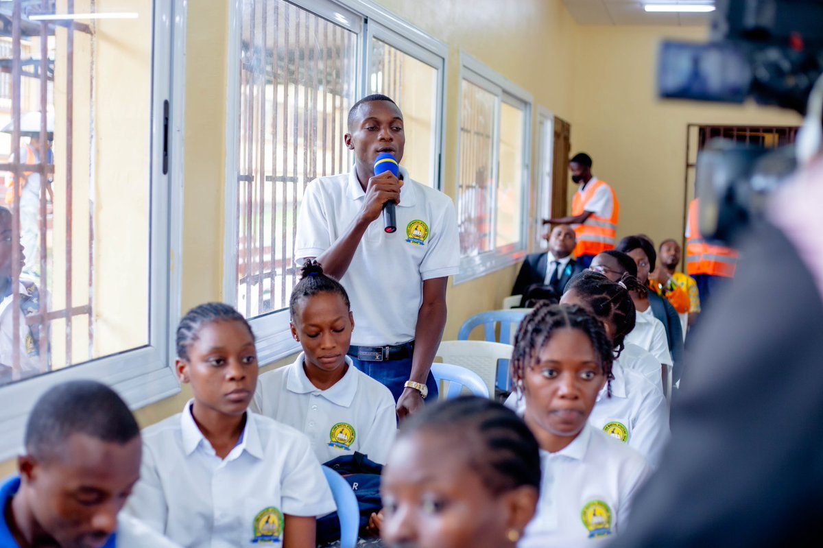 GomezAgou's tweet photo. Le 25 novembre s’est tenue la deuxième édition “Rencontres de l’excellence” une initiative du ministère de l’éducation nationale et du FMI au Gabon pour inspirer les jeunes et promouvoir les valeurs de l’excellence. Orateur fut @LoiseTAMALGO 

#Gabon #IMF #RencontresExcellence https://t.co/I2CzkxsRJ7