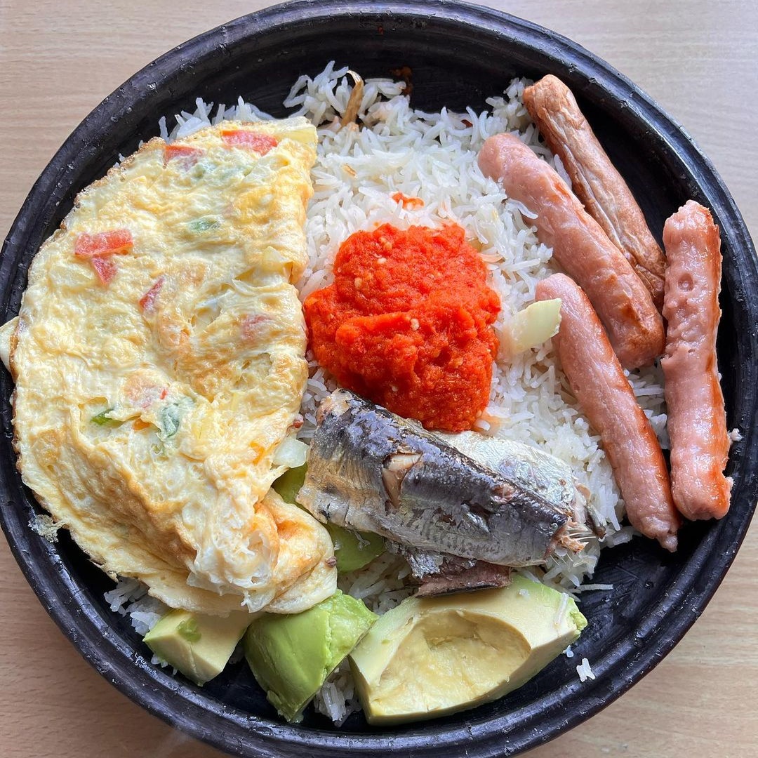 ghanaianfoodnet's tweet photo. Happy World Asanka Day 🥳
📸 By @oyere_pa je
#WorldAsankaDay
#EcofriendlyUtensils
#BanPlasticGhana
#GhanaFoodNetwork
#TheNewGhanaianCuisineIsZeroWaste .
.
#Asanka #Apotoyewa #Kaŋ #Kaaa #Vɛgba #Vegba #TwitterFood https://t.co/5UXvphGwfD