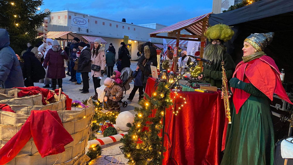 Vinterkalaset är ett årligen återkommande områdeskalas i Södra Ryd med kultur i fokus. Det är även ett tillfälle att samlas och fira in december. mynewsdesk.com/se/skovde_komm…