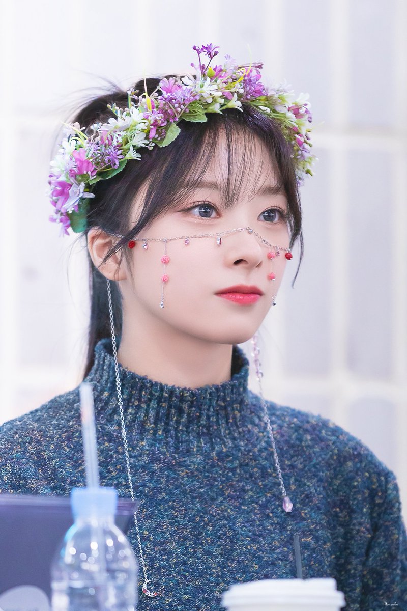rockpunize's tweet photo. 221127 에버라인 뮤직&amp;카페 HQ 
🌹

#로켓펀치 #RocketPunch #윤경 #Yunkyoung #ユンギョン 
@RCPC_members https://t.co/QX98HDvBA7
