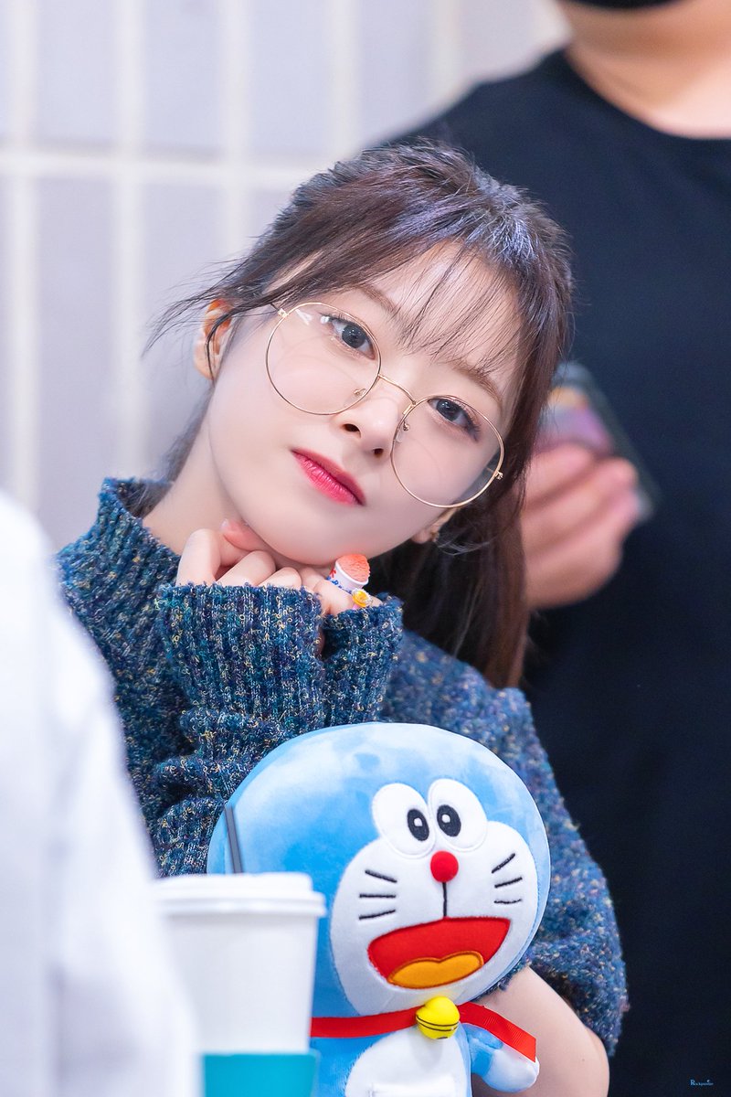 rockpunize's tweet photo. 221127 에버라인 뮤직&amp;카페 HQ 
🌹

#로켓펀치 #RocketPunch #윤경 #Yunkyoung #ユンギョン 
@RCPC_members https://t.co/QX98HDvBA7