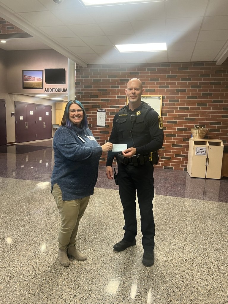 M19_MHS's tweet photo. Thank you to the Mascoutah Police Benevolent Association for their generous donation to Heartlink. Heartlink facilitates a Teens And Grief group for students at MHS and we are grateful for their support.
#OneTeamOneTribeOneFamily
#19EveryStudent
#MHSTheHighSchoolOfChoice https://t.co/i7YRuSVgfF