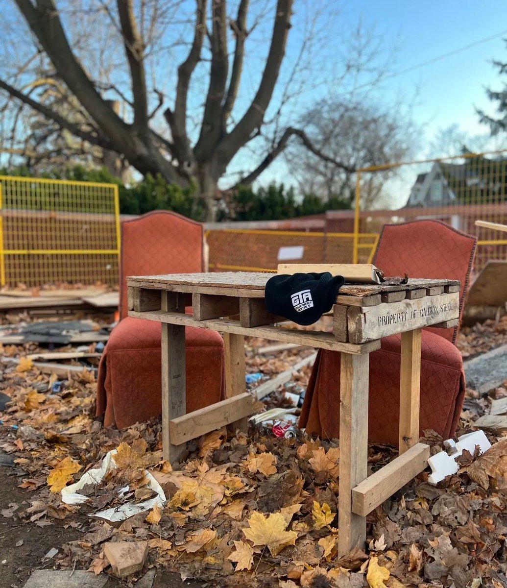 Caption this.
#captionthis #construccion #constructionindustry #constructionworkers #generalcontractor #builder #buildersofig #contractor #constructionphotography #greatoutdoors #diytable #constructionindustry #constructionfun #swaghat #swagstyle #oakville #oakvilleontario