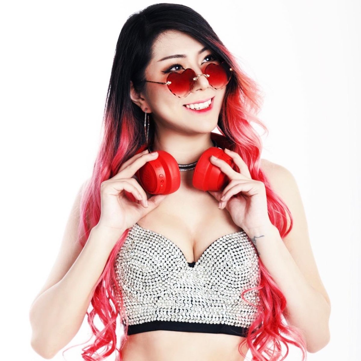 slateent's tweet photo. We’re psyched to welcome to the #slatefam this super dope lady that has been throwing down big time on the decks at clubs locally and across the region! #red #iykyk
Catch her this Friday as she pops in as a guest feature for Rewind at Yang. https://t.co/xtLlqsTbMj