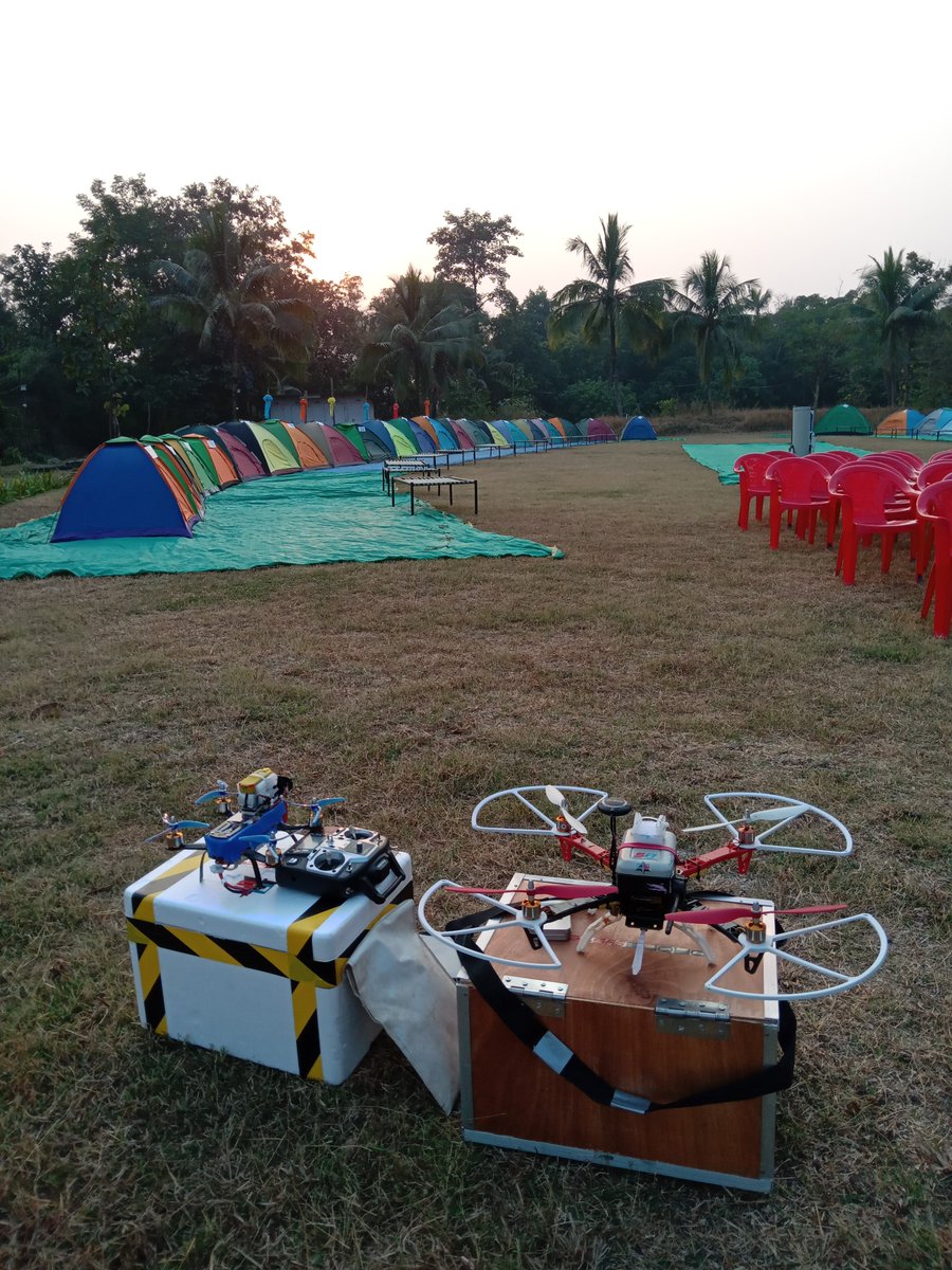 SamikaSystems's tweet photo. #Drones & #telescopes all set for
120+ kids from a local college.
#DronesForEducation #DronesForFun https://t.co/zfrjunYXIQ