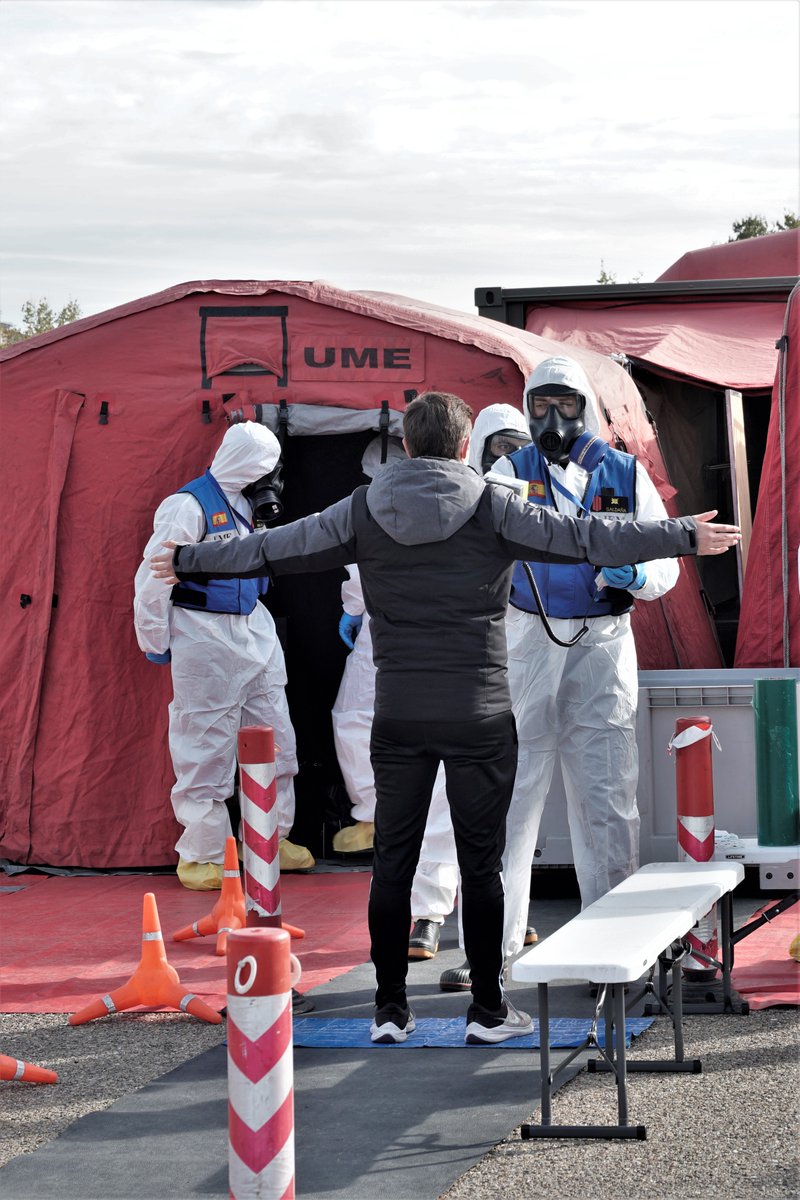 Equipos del #GIETMA han participado esta mañana en #Toledo en el primer simulacro del Plan de Riesgo Radiológico (RADIOCAM) con el despliegue de una estación de descontaminación de personal y material