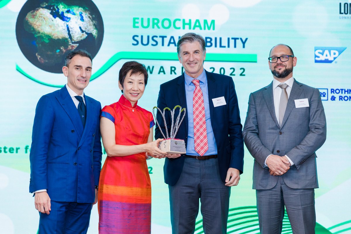 And the Start-Up Rising Star Award goes to … #greehill. 🏆 Thankful beyond words to Ms. Grace Fu, Minister for Sustainability and the Environment <a href="/MSEsingapore/">MSE Singapore</a>, and <a href="/fededonato1/">Federico Donato</a>, President of <a href="/EuroChamSG/">EuroCham Singapore</a>, for recognizing our #sustainability efforts in #Singapore.