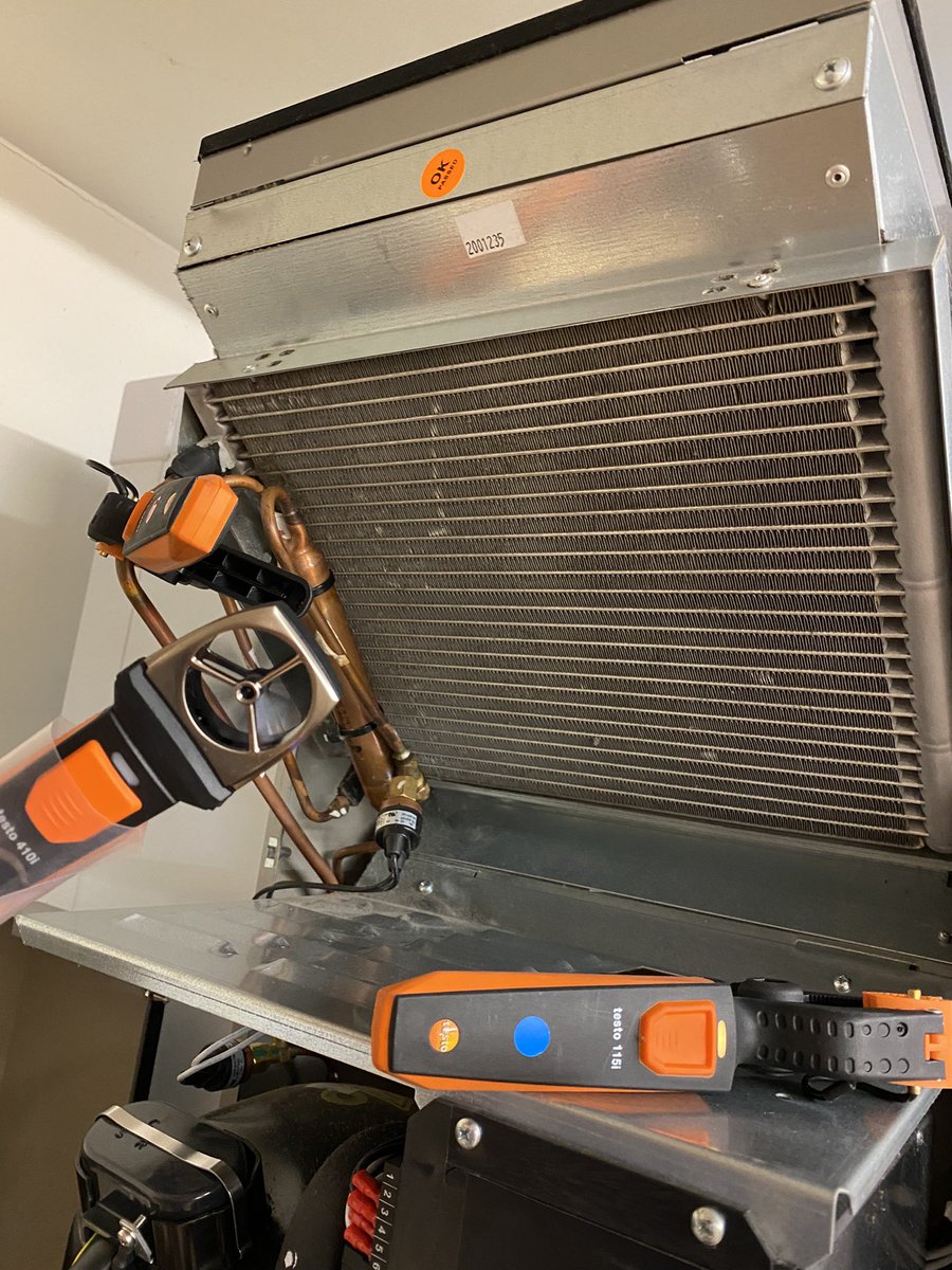 wjkenyon's tweet photo. Good afternoon. Servicing being carried out at our Funeral clients business. It pays to get things done right. These units are high efficiency and servicing keeps them that way. Save yourself a headache and call Kenyon. #Coldrooms #refrigeration #modularcoldrooms https://t.co/iFcSabSAa5