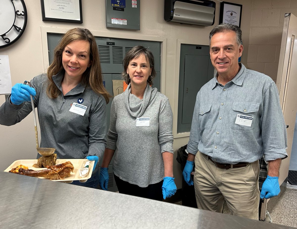 FRM_mission's tweet photo. Employees of @RoosterBio gave their time and effort to serve lunch. They did a great job, and we are grateful for their help!
#givingback #giveback #volunteerism #volunteers #community #frederickmd #frederickmaryland #frederickcounty #frederickcommunity https://t.co/Gajnm9GX9U