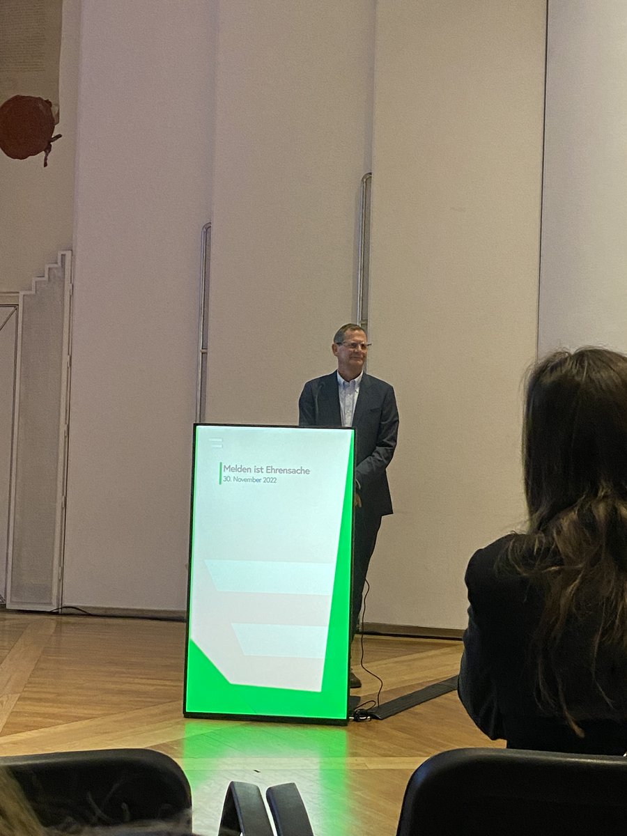 PPS_Patienten's tweet photo. Robert Hoge startet mit einem Rückblick auf die zahlreichen Entwicklungen in der Patientensicherheit und schildert, wie die Nutzung von #CIRPS diese nachhaltig erhöht.
#MeldenIstEhrensache https://t.co/FDw5xiynQn