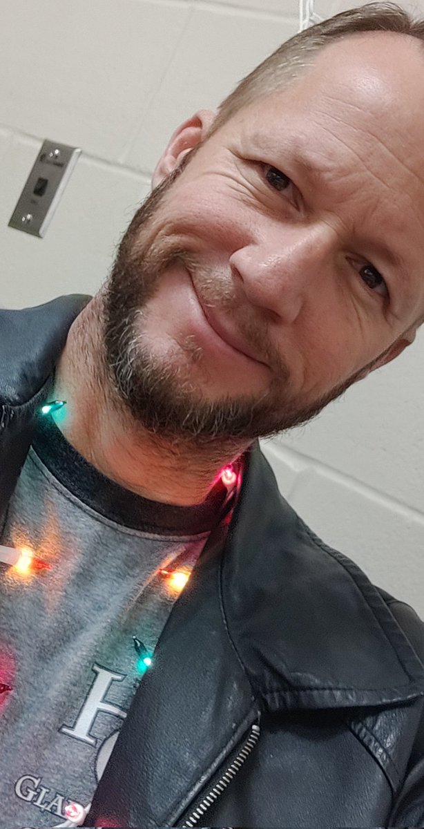 Brister_Knows's tweet photo. Gladiator Glee Day 3
LIGHT IT UP!
@NISDGarcia https://t.co/kNKKavosAg