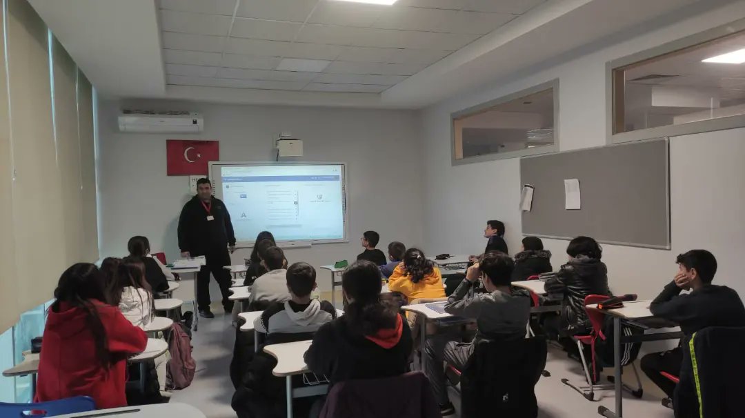 elazigbahcsehir's tweet photo. Ortaokul 5-6-7-8. Sınıf öğrencilerimiz haftalık yapılan Agis  deneme sınavlarından sonra kazanım tamamlama dersleri ile eksikleri tamamlıyor.🎯

#kazanimtamamlama
#etut https://t.co/NbHWFmsYox