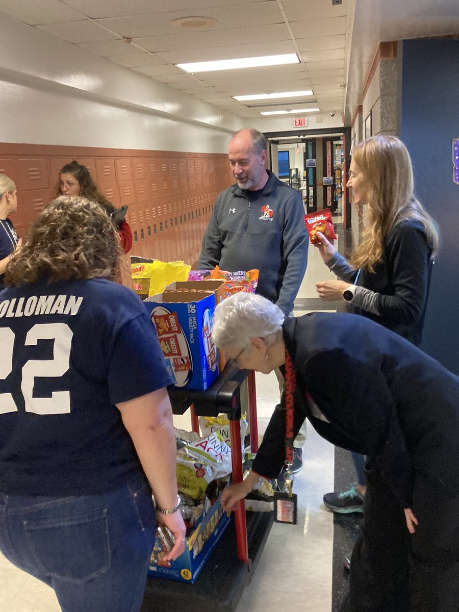 HubsNHHS's tweet photo. #CelebratingTeachers @wcpsmd Thank you #HubTeam #VeryThankful πππ¦π©πͺπ«πΏ https://t.co/1wxgPWes8c