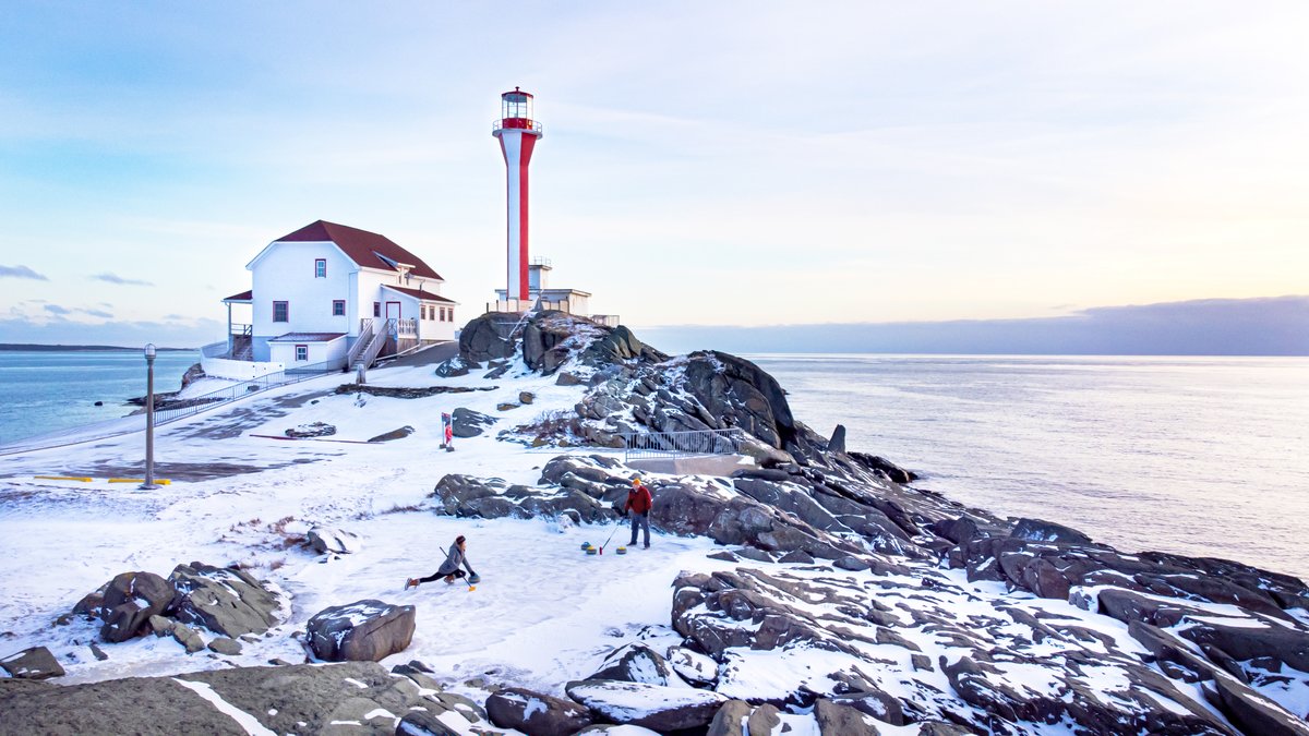 CapeForchu's tweet photo. Ocean views. A winter wonderland. Curling. It doesn't get better than this😍🥌
Thank you @VisitYAS for the ROCKin' photo!
#VisitYAS #curling #CapeForchu #VisitNovaScotia #lighthouses_around_the_world #NovaScotia #Canada #ExploreCanada #eastcoast #YarmouthNS https://t.co/YAHtDGvq7G
