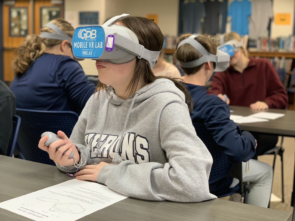 GPBeeBozz's tweet photo. In lovely Nahunta today… Taking #BrantleyCountyMiddleSchool #GAStudies students to the @TelfairMuseums #OwensThomas house via #VirtualReality in the @GPBEducation #Slavery & Freedom virtual learning journey. Check it out: https://t.co/DQt622Vou1 #VRinEdu #WatchUsFly https://t.co/OfEQAtIxSY