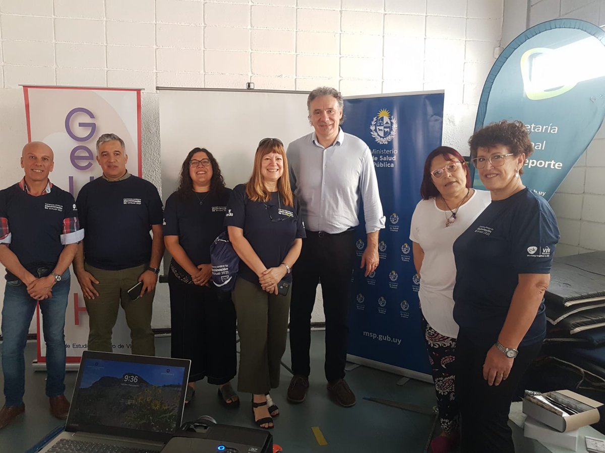 ReneeDiverio's tweet image. Hoy en actividad de sensibilización previo al Día Mundial de Sida con @sndpy @JoseLuisBringa @luispierri6 @geuvih @keiretsubiz @midesuy,@DanielOlmosInz2, muy buena concurrencia,y excelente onda de los participantes 👏👏😊🇺🇾