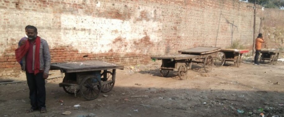mcasrofficial's tweet photo. The Municipal Corporation and the police got the hawkers shifted to old sabji mandi.
#MCasr
#hawkershifted
#oldsabjimandi https://t.co/oGbIeEhcCm