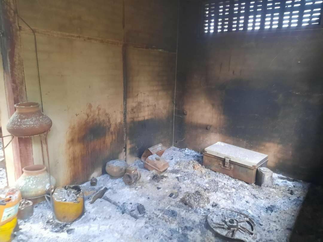 About 80 SAC troop forces abducted 2 innocent local men and set fire to 9 residential properties in MyaingLal village, MaungHtaung village tract, Sagaing region last night.  #2022Nov30Coup #WhatsHappeningInMyanmar