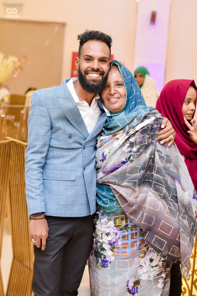 Noory_alshaigy's tweet photo. بالله شوفو جمال الضحكة دي والله امي دي ست الكُل وشجرة الضُل 🥺❤️❤️❤️ https://t.co/7gDsdDuH7J