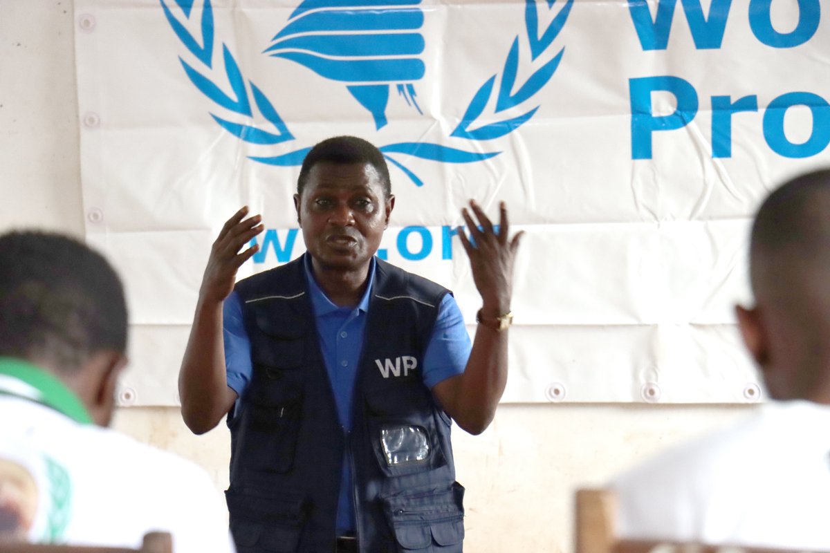 WFPDRC's tweet photo. 📣#RDC 🇨🇩 Le PAM rencontre les médias locaux et les leaders communautaires à Beni pendant que se prépare l'acheminement de la nourriture aux plus vulnérables à Oicha et Eringeti. Nous prévoyons d'atteindre plus de 8️⃣7️⃣,0️⃣0️⃣0️⃣ personnes https://t.co/vOxjRtxOCE
