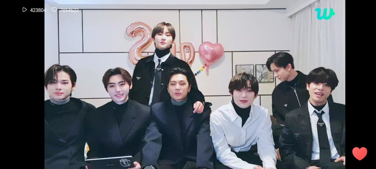 Guyss, look at that, our enhypen looks so happy 🥺🤍🤍