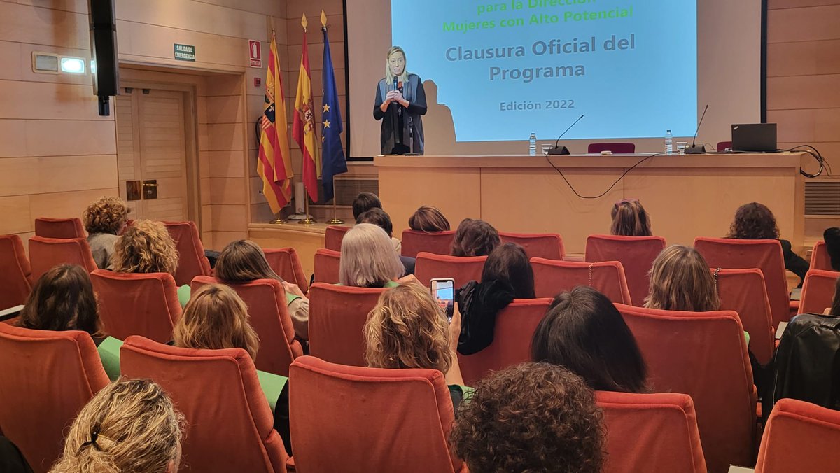 GobAragon's tweet photo. 👩‍💼Economía y @eoi pondrán en marcha una 3ª edición del Programa de Desarrollo directivo dirigido a #mujeres con alto potencial, anuncia @martagaston en la clausura de la 2ª edición de esta formación, bonificada por @GobAragon, en la que han participado 22 profesionales aragonesas https://t.co/sfyz5rJeRe