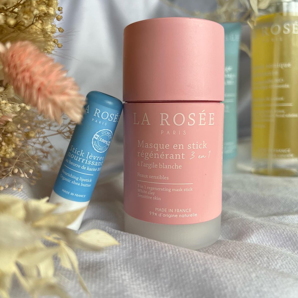 Carnetsd1Quadra's tweet photo. ♥️ #Editionlimitée @GlossyBox_fr & @LaRoseeCosmetic
♥️ 5 produits incontournables de cette très jolie marque française. Compo clean, vegan et plaisir des sens !
👌 Un coffret à offrir ou à s'offrir, 30€ valeur 75€
➡️ https://t.co/T8HYXT5qbq
#glossybox
#boxbeaute
#larosee https://t.co/LthnqdndtH