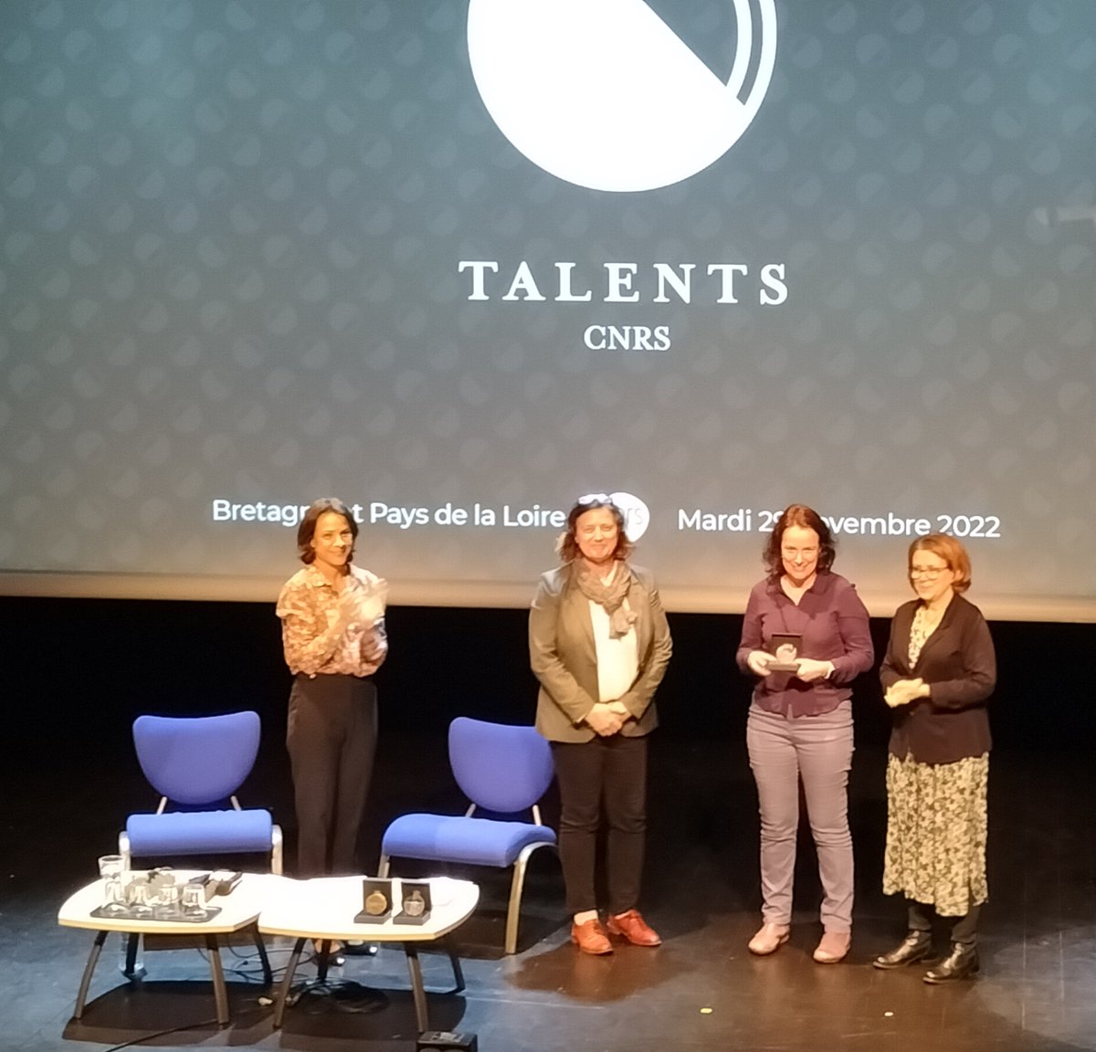 Félicitations à notre collègue Gaëlle Poignand, lauréate de la médaille de Cristal <a href="/CNRS/">CNRS 🌍</a> ! @INSIS_CNRS <a href="/CNRS_dr17/">CNRS Bretagne et Pays de la Loire</a> <a href="/LeMansUniv/">Le Mans Université</a>