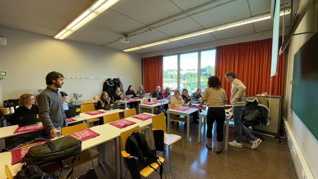 Looking forward to sharing our second virtual simulation of the Envision project in collaboration with our colleagues from Spain, Belgium, Finland, Slovenia, and Norway envision-vgs.com @CentennialSCHS <a href="/Centennial_SaGE/">Centennial SaGE</a> #GlobalExperience <a href="/NursingTMU/">Daphne Cockwell School of Nursing</a> <a href="/MeerenVander/">Pascale Vander Meeren</a> #VGS