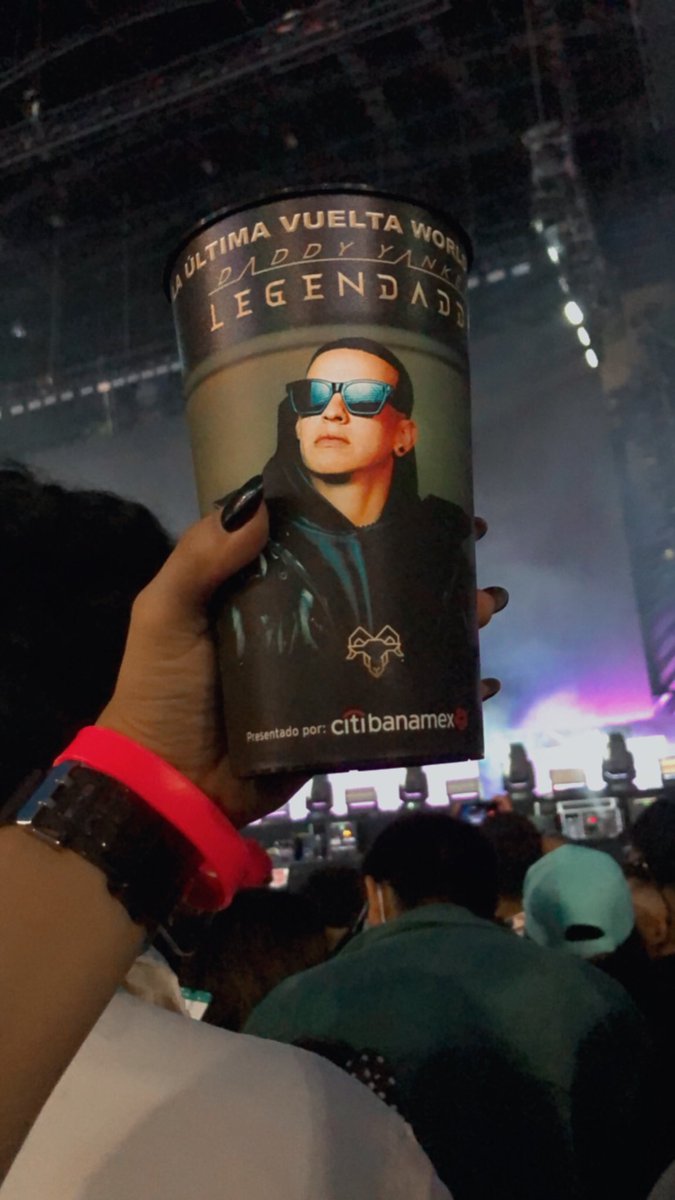 diana_valeriab's tweet photo. Cerrando festejo de cumple!!🙌🏻✨
.
.
.
Gracias #kingDaddy @daddy_yankee https://t.co/7XB0uXH1zW