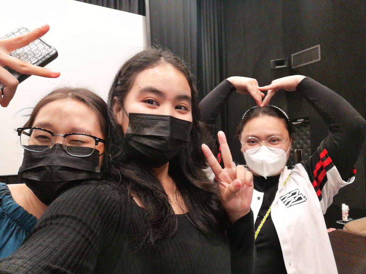 fpswns's tweet photo. holiday well spent watching #NCTDREAMTHEMOVIEInADREAM with @babietaeV @aedlsy 💗 thank you @huangminsun for organizing this block screening event!!! sa uulitin po 🫶 https://t.co/9GcQw7GN8l