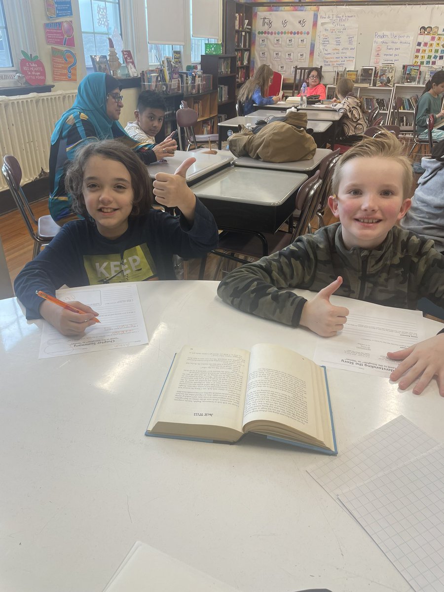 MissGarciaRM310's tweet image. Wee love working together ❤️ team work makes the dream work 💭 📕 #weeread #weeworktogether @MrsCarroll__