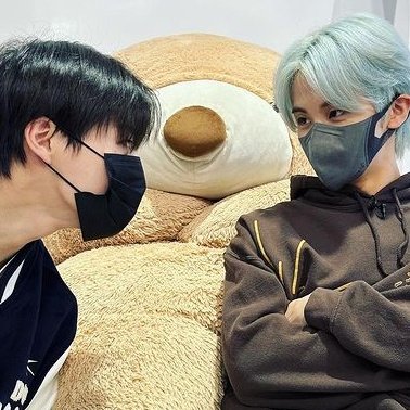 captainmarkjeno's tweet photo. so tell me, who falls in love first? https://t.co/haEgDWJQha
