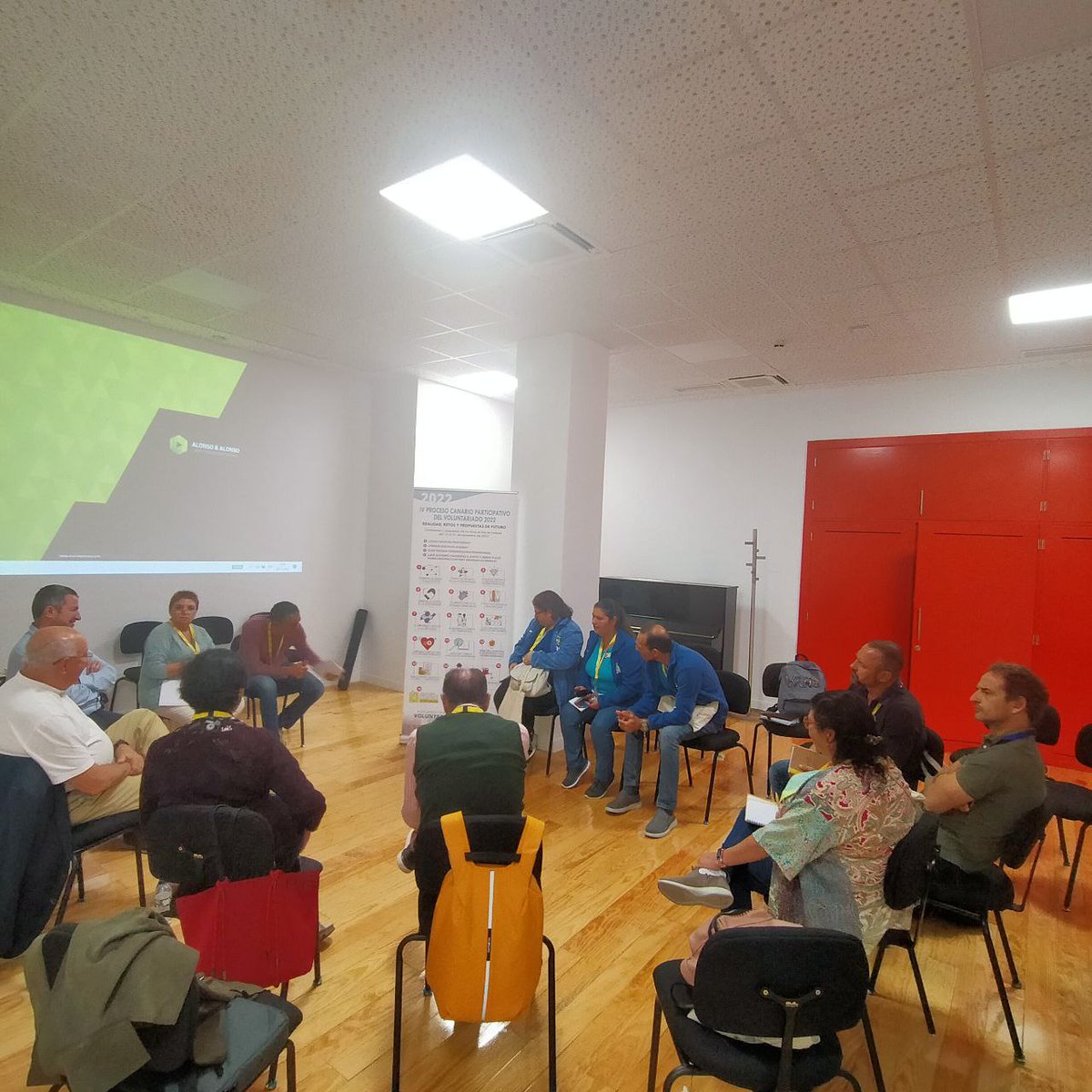ESFGALICIA's tweet photo. Hoxe temos a Paola no @Canarias_ConVol  #CanariasConVol #CongresoEstatalVoluntariado en Tenerife falando sobre os Bancos de Reciclaxe Electrónica con #SoftwareLibre. Grazas por invitarnos!
Hai streaming: https://t.co/OJpTn3QRzC
Máis info dos bancos: https://t.co/3AVmkwLYc0 https://t.co/cph3dJFXeF