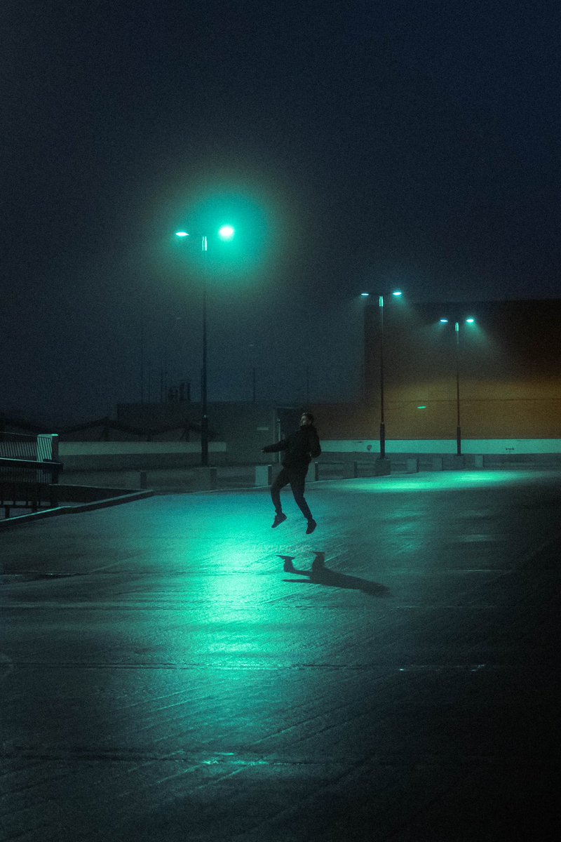 paddyhogs's tweet photo. the unknown 🛸

#photography #portrayal #cinematic #cinegrams #fuji #fujifilm #fujix100v #photographer #aliens #art https://t.co/UHJGp1pIS8