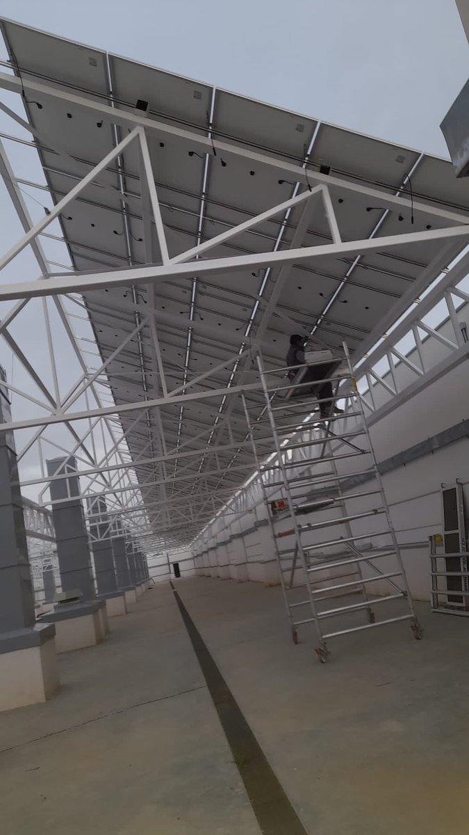 Continuamos con la instalación #fotovoltaica en #Mostoles <a href="/FenieInstalad/">FENIE</a> <a href="/agremia/">AGREMIA</a> <a href="/Edibon_Intl/">EDIBON</a>