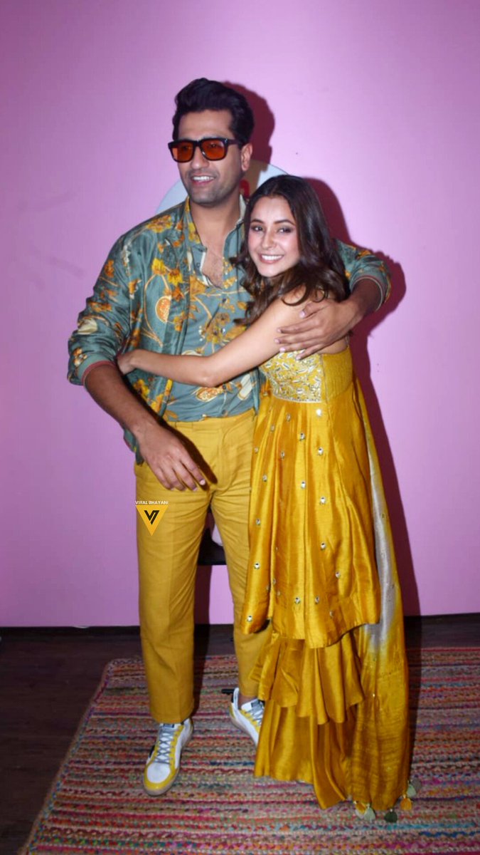 viralbhayani77's tweet photo. #ShehnaazGill #VickyKaushal  💃🕺🎤❤️ @viralbhayani77 https://t.co/IiqPva91Uk