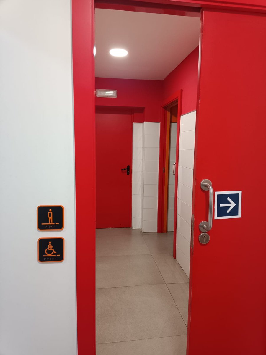 CalduchCuervo's tweet photo. Baños en una gasolinera de carretera.
Analizando los pros y los contras:
- Cartelería en Braille ✅
- Acceso a hombres con movilidad reducida ✅
- Baños inclusivos ❌
Por unos baños inclusivos y accesibles para todas las personas ♀️♂️⚧️💪🏼
#sharediversitas #universidaduoc https://t.co/WqBlCGjm5F
