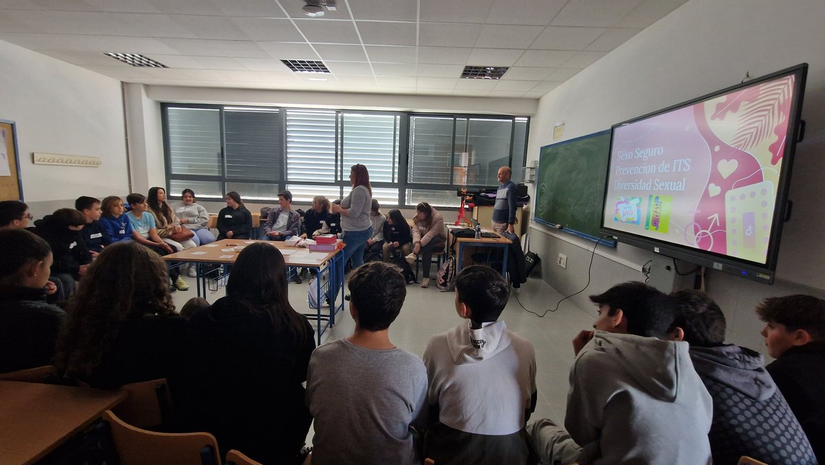 patrucarrasco's tweet photo. Hoy en @proyectocartama #ProgramaFormaJoven @ProEdSaludable las enfermeras del centro d salud #Cártama han impartido los talleres d #sexualidad y #AlimentaciónSaludable a nuestro alumnado, además de las asesorías d #salud individualizada que se han llevado a cabo simultáneamente https://t.co/3bvArjzqkA