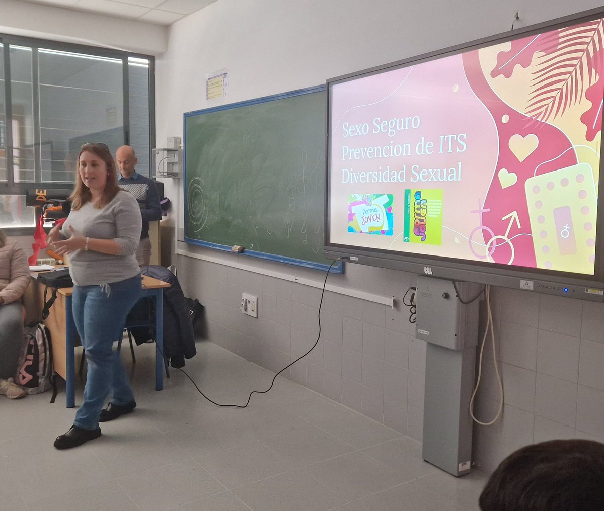 patrucarrasco's tweet photo. Hoy en @proyectocartama #ProgramaFormaJoven @ProEdSaludable las enfermeras del centro d salud #Cártama han impartido los talleres d #sexualidad y #AlimentaciónSaludable a nuestro alumnado, además de las asesorías d #salud individualizada que se han llevado a cabo simultáneamente https://t.co/3bvArjzqkA