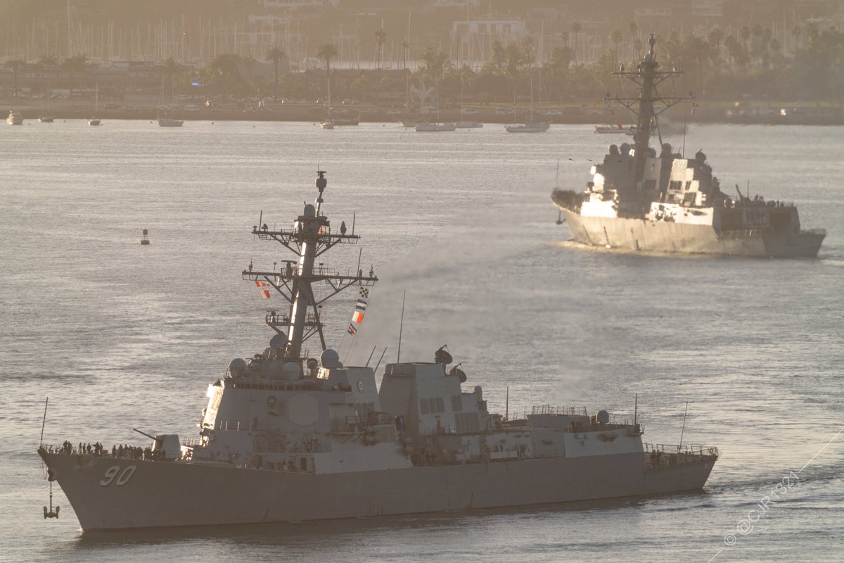 WarshipCam's tweet photo. USS Chafee (DDG 90) Arleigh Burke-class Flight IIA guided missile destroyer in San Diego heading back to her pier - November 29, 2022 #usschafee #ddg90
SRC: TW-@cjr1321 https://t.co/jmNgKLN8AG